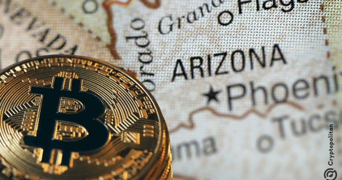 對比特幣喊NO！亞利桑那州州長否決儲備法案，專家：有夠無知亞利桑那州州長霍布斯否決比特幣儲備法案，理由是加密貨幣投資未經檢驗，不適合州退休基金。此舉引發比特幣社群強烈批評，認為州長「無知」，並預測未來將證明錯誤。