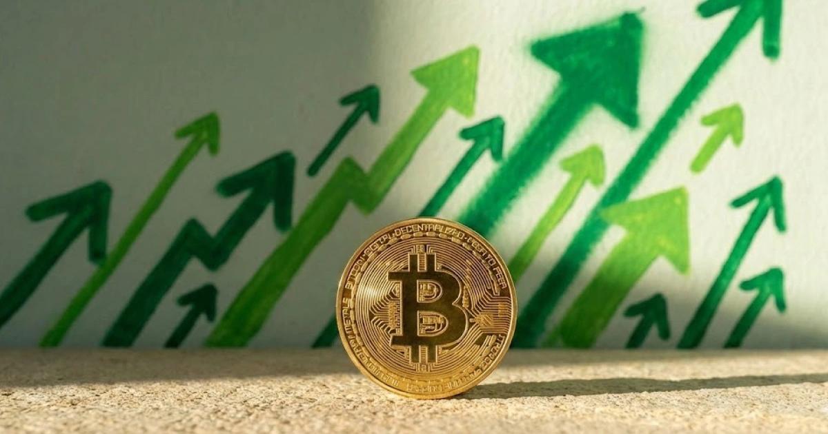 比特幣從「極度超賣」反彈！一度衝上8.8萬鎂，會是死貓跳嗎？比特幣從極度超賣反彈至 88,038 美元，空單爆倉 1.14 億美元，但恐貪指數仍處極度恐懼。NYDIG 警告，ETF 資金外流嚴重，市場機制恐加劇下跌。