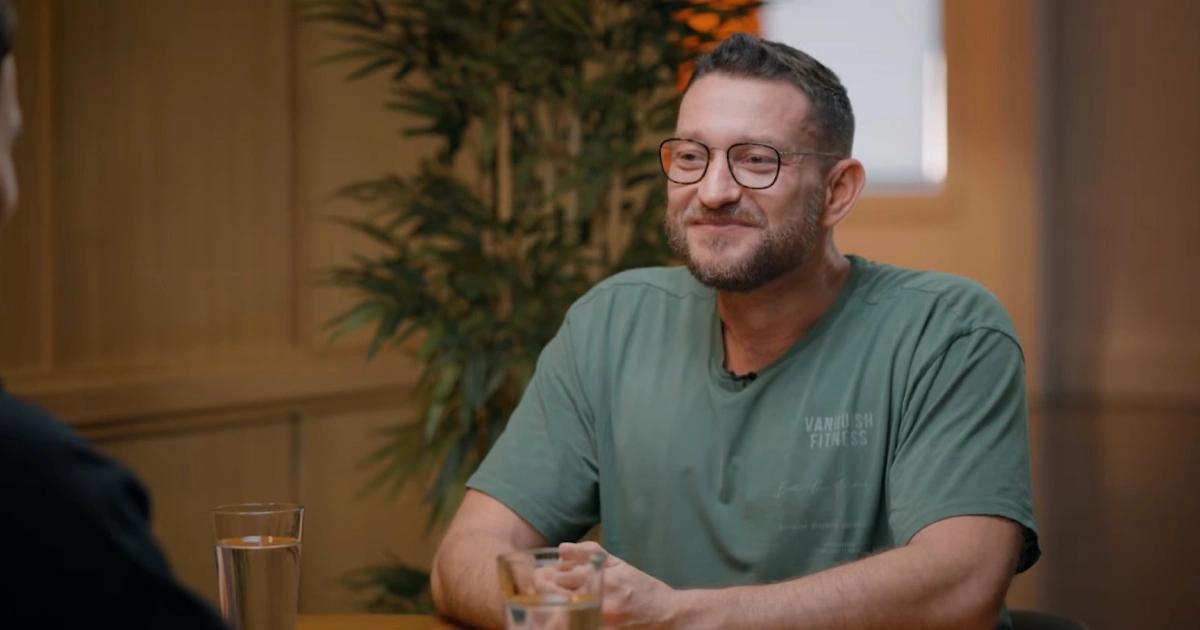 OpenClaw創辦人受訪：未來80%的App將消失，揭露爆紅AI助理誕生契機OpenClaw創辦人Peter指出，AI 代理能打破數據孤島並保障隱私。他預測未來80%的App將消失，功能將被自動化的個人代理取代，且AI發展將從全能智慧轉向專業分工的群體智慧。